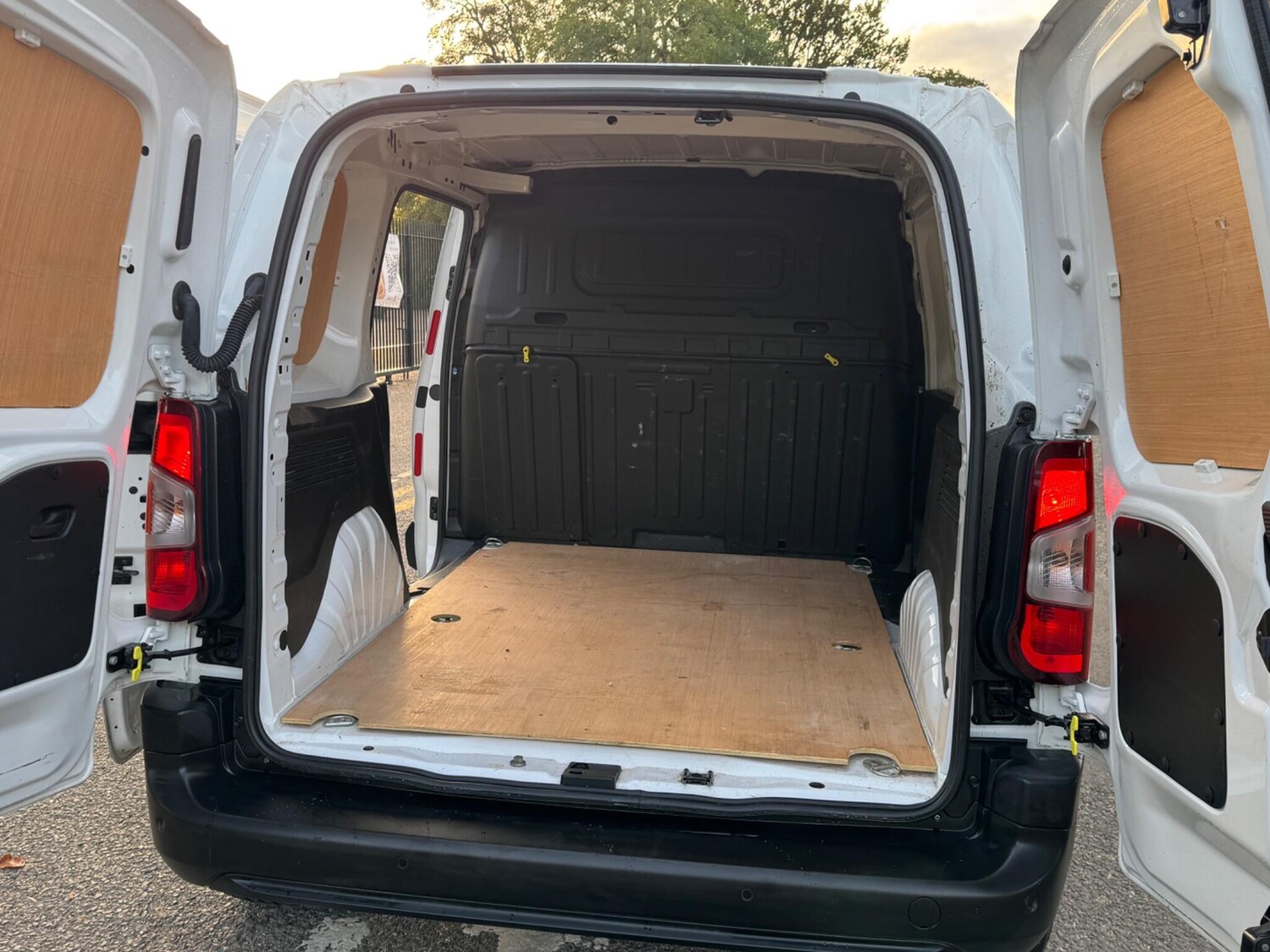 Used Peugeot Partner 2022 for sale - 76200941: Photo 15