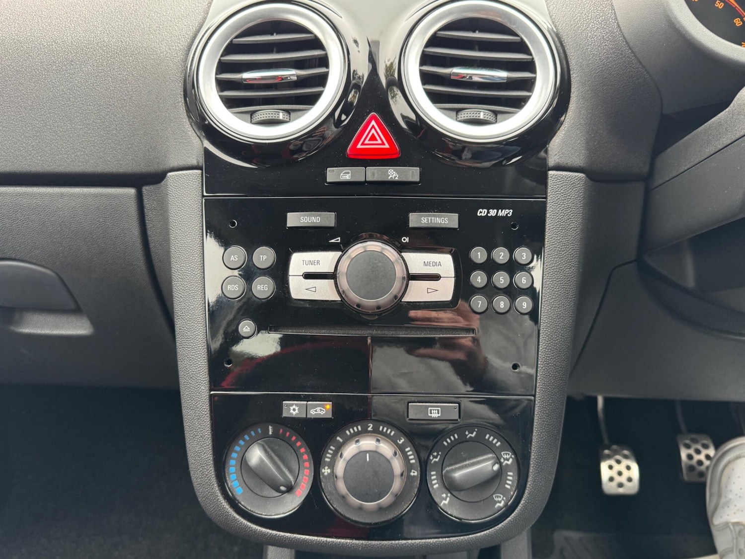 Used Vauxhall Corsa 2013 for sale - 76283125: Photo 21