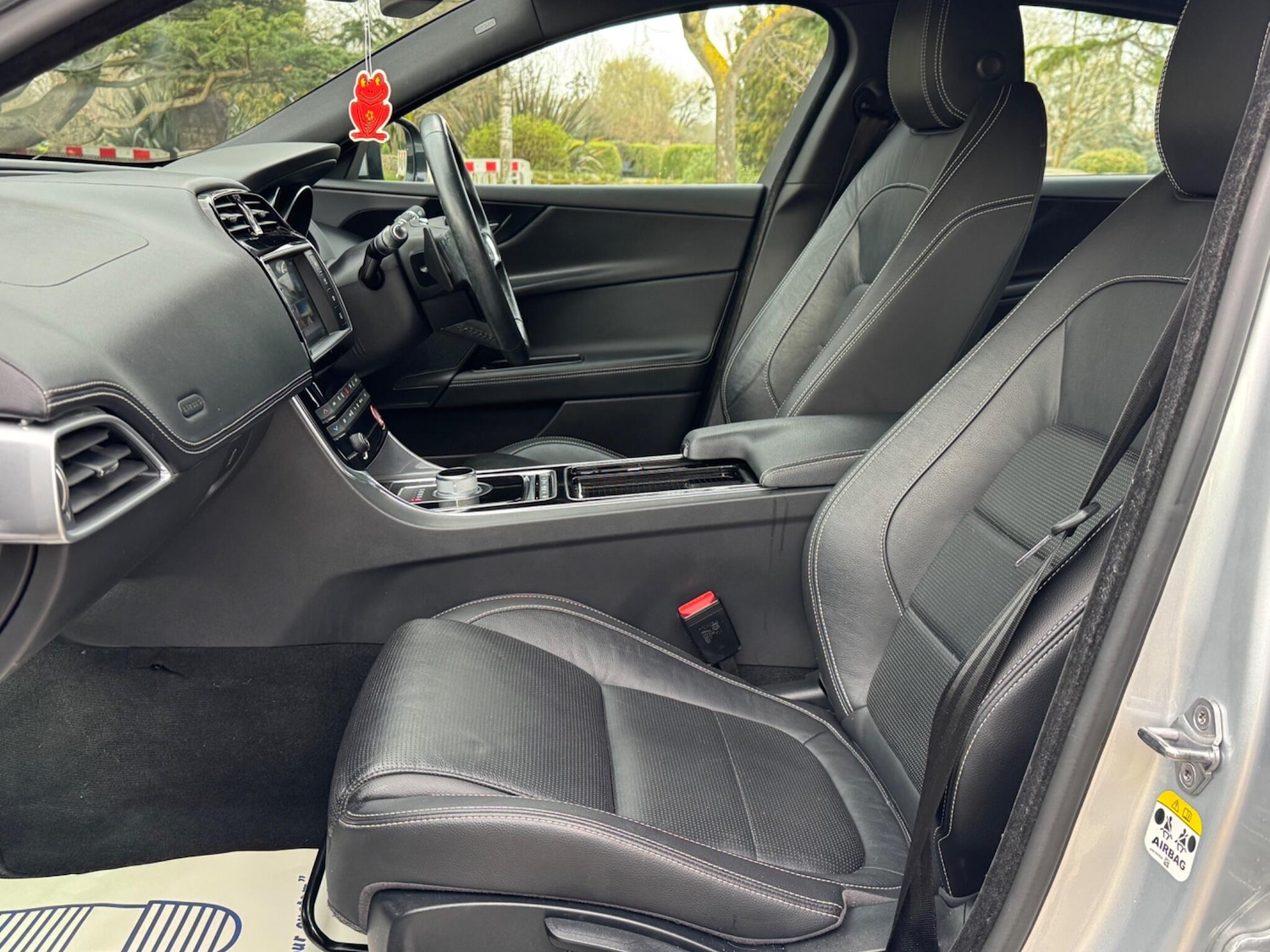 Used Jaguar XE 2016 for sale - 77909103: Photo 24