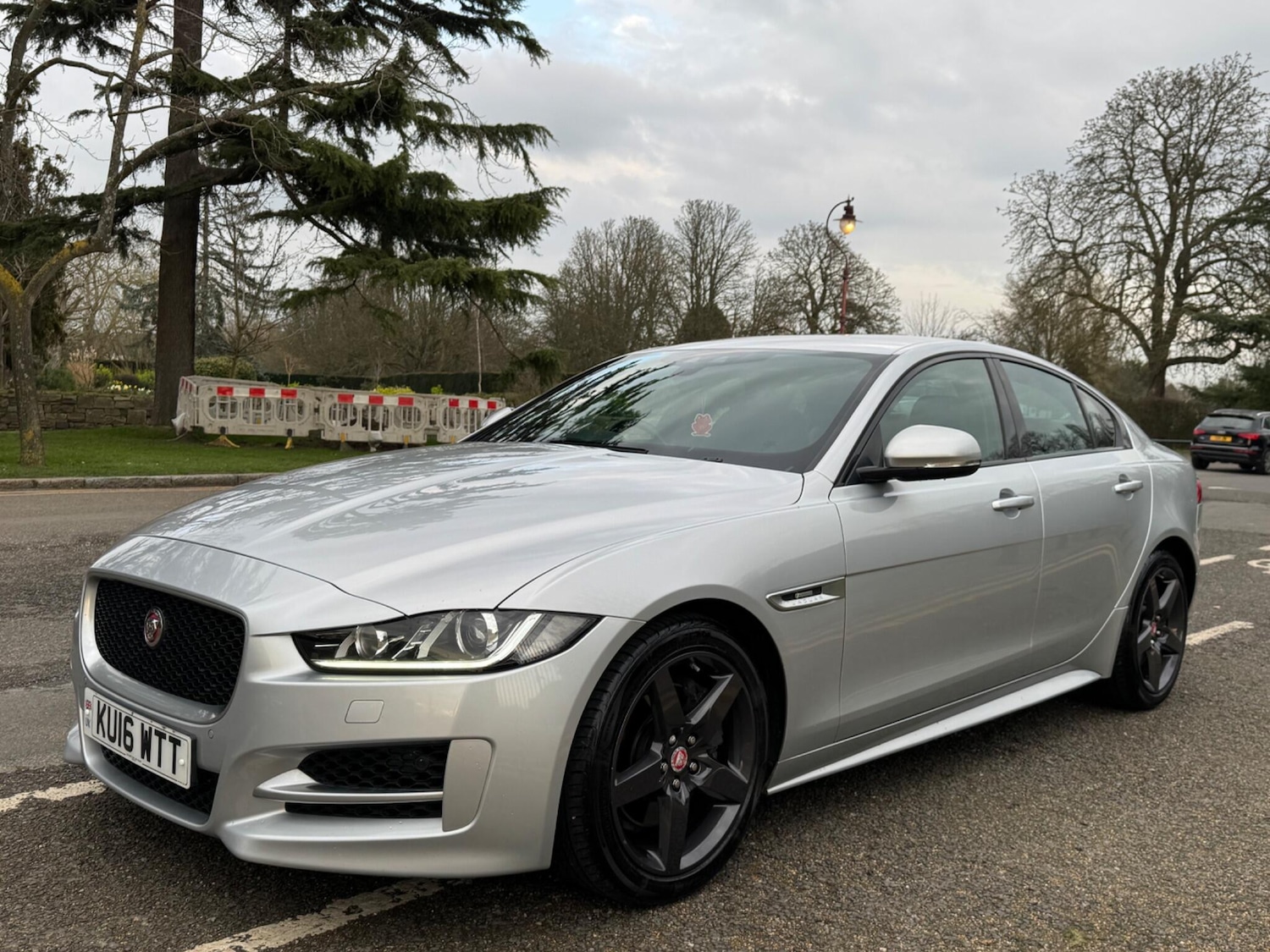 Used Jaguar XE 2016 for sale - 77909103: Photo 3