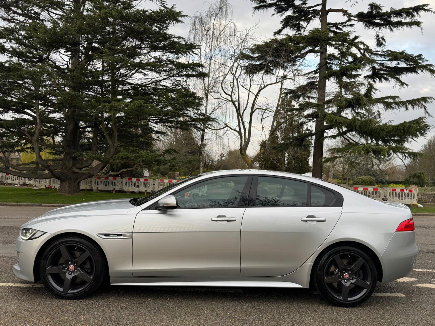 Used Jaguar XE 2016 for sale - 77909103: Photo 4