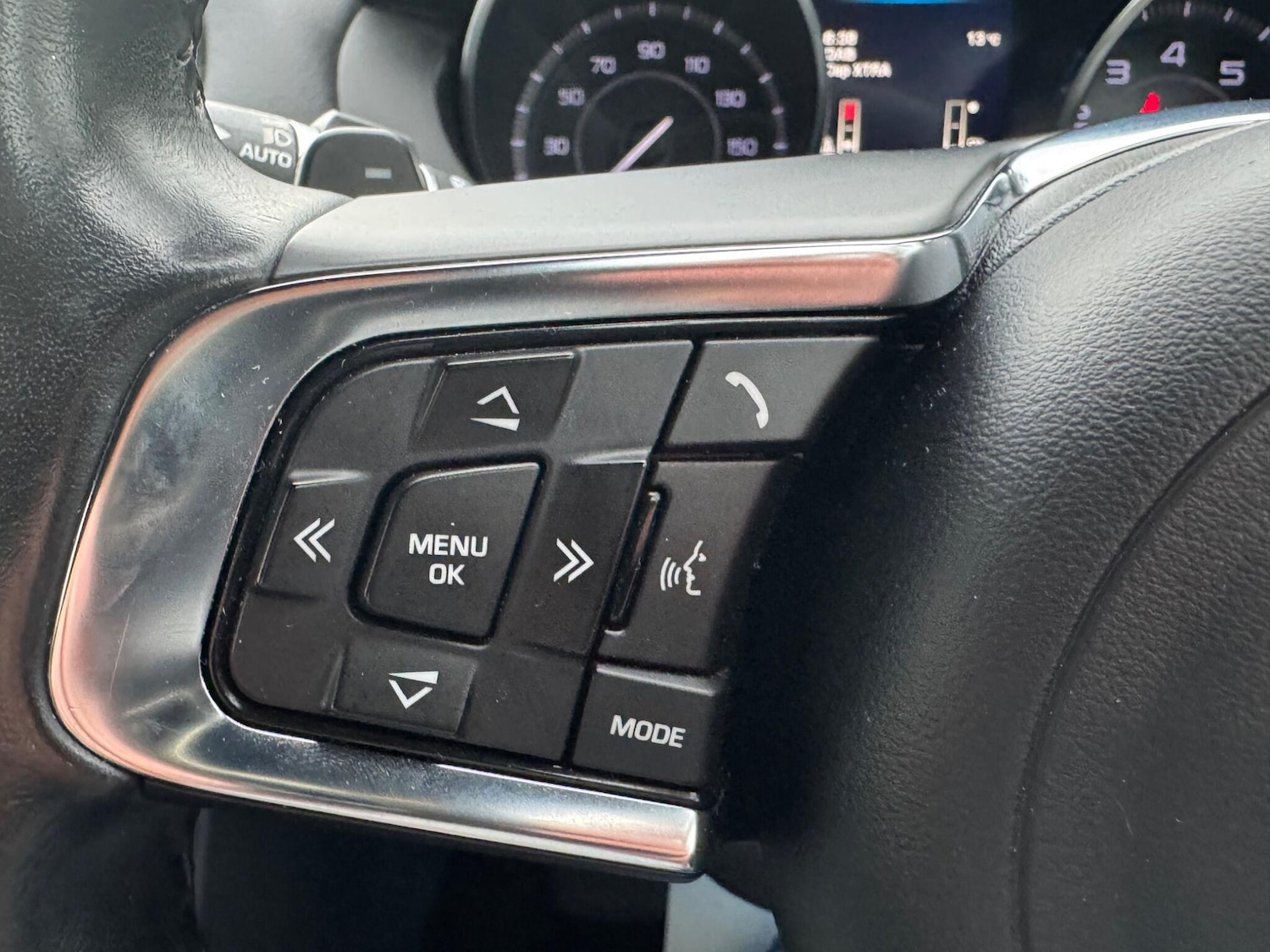 Used Jaguar XE 2016 for sale - 77909103: Photo 40