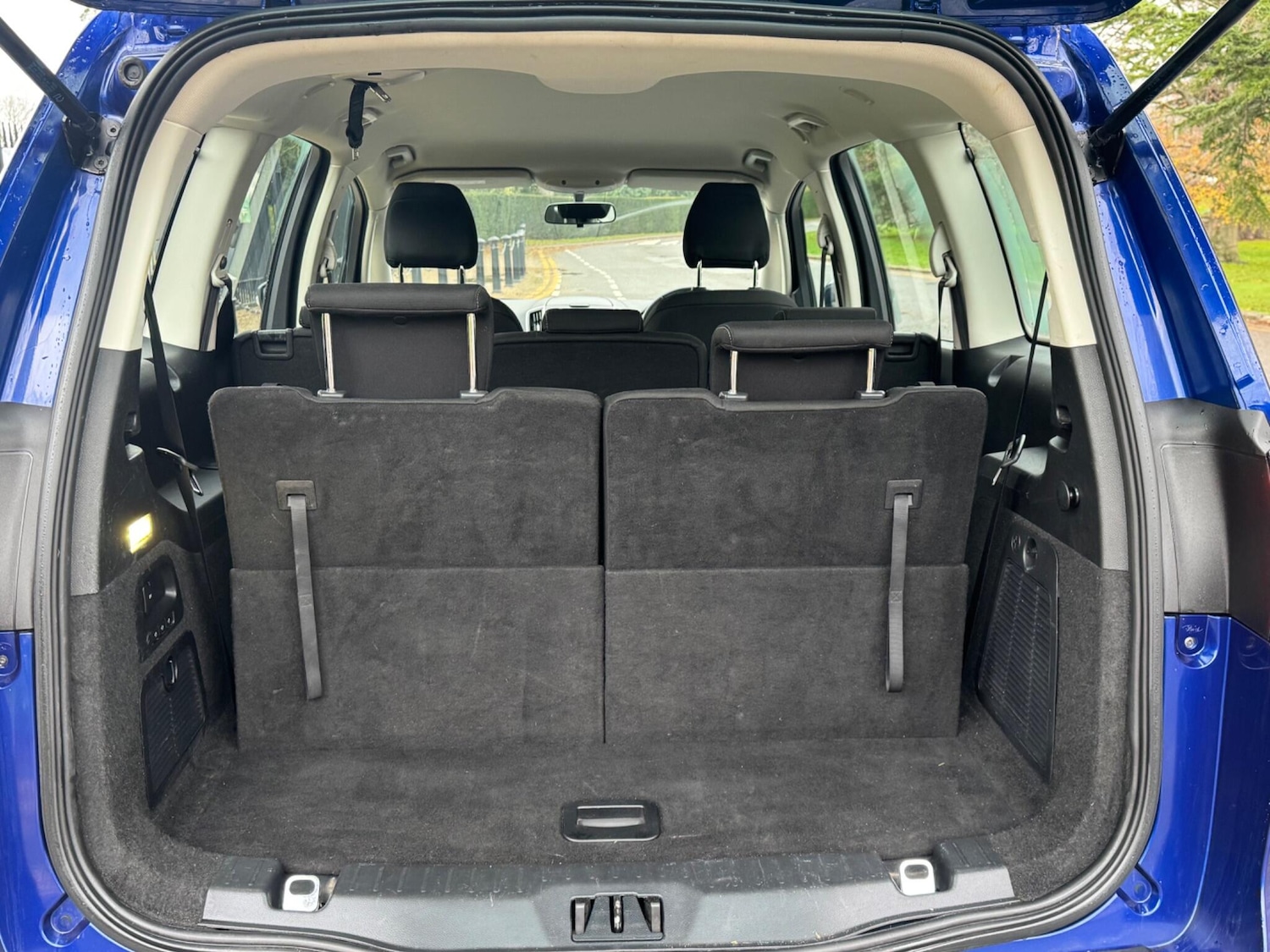 Used Ford Galaxy 2016 for sale - 76689167: Photo 19