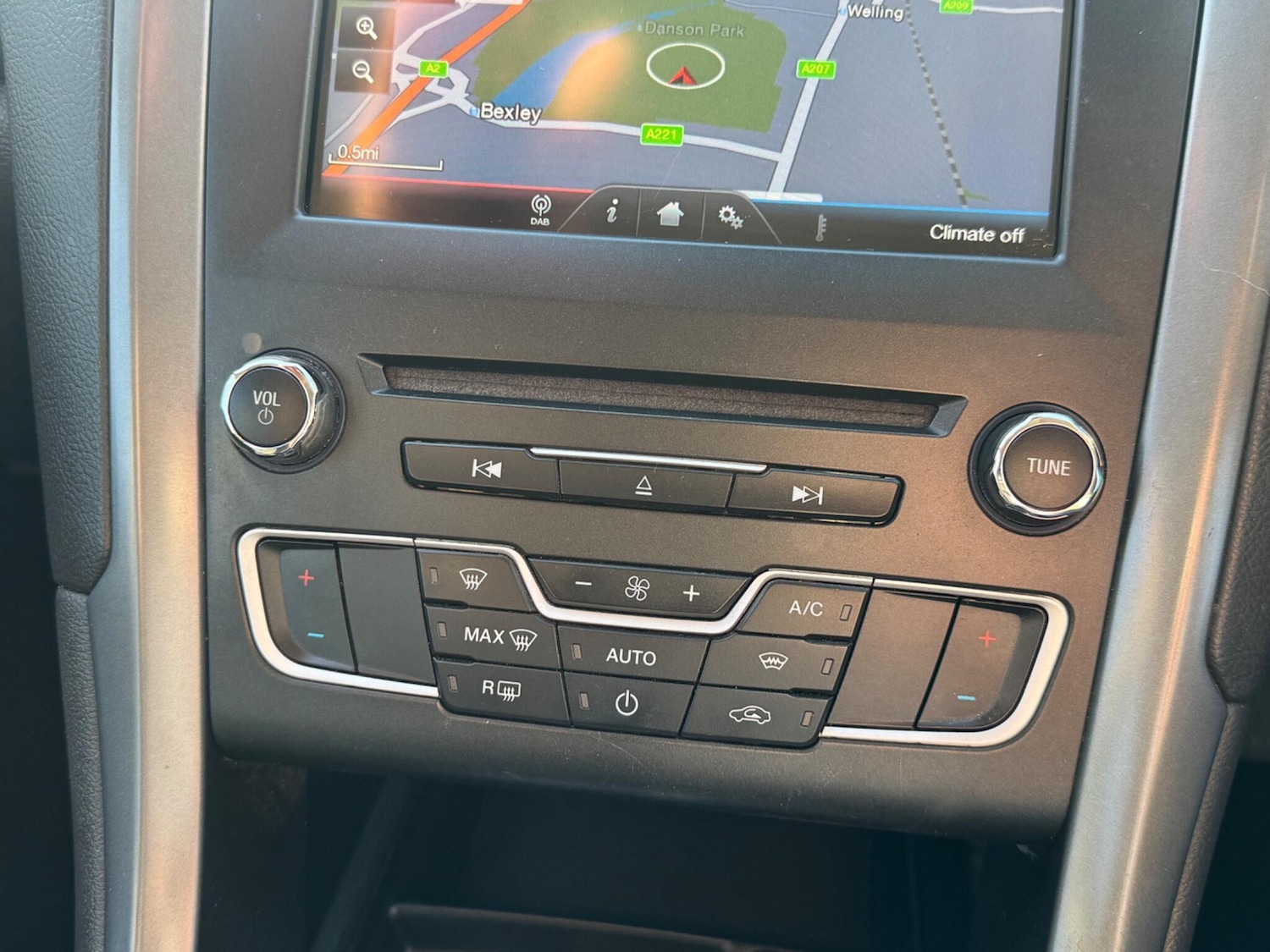 Used Ford Mondeo 2015 for sale - 77957172: Photo 28