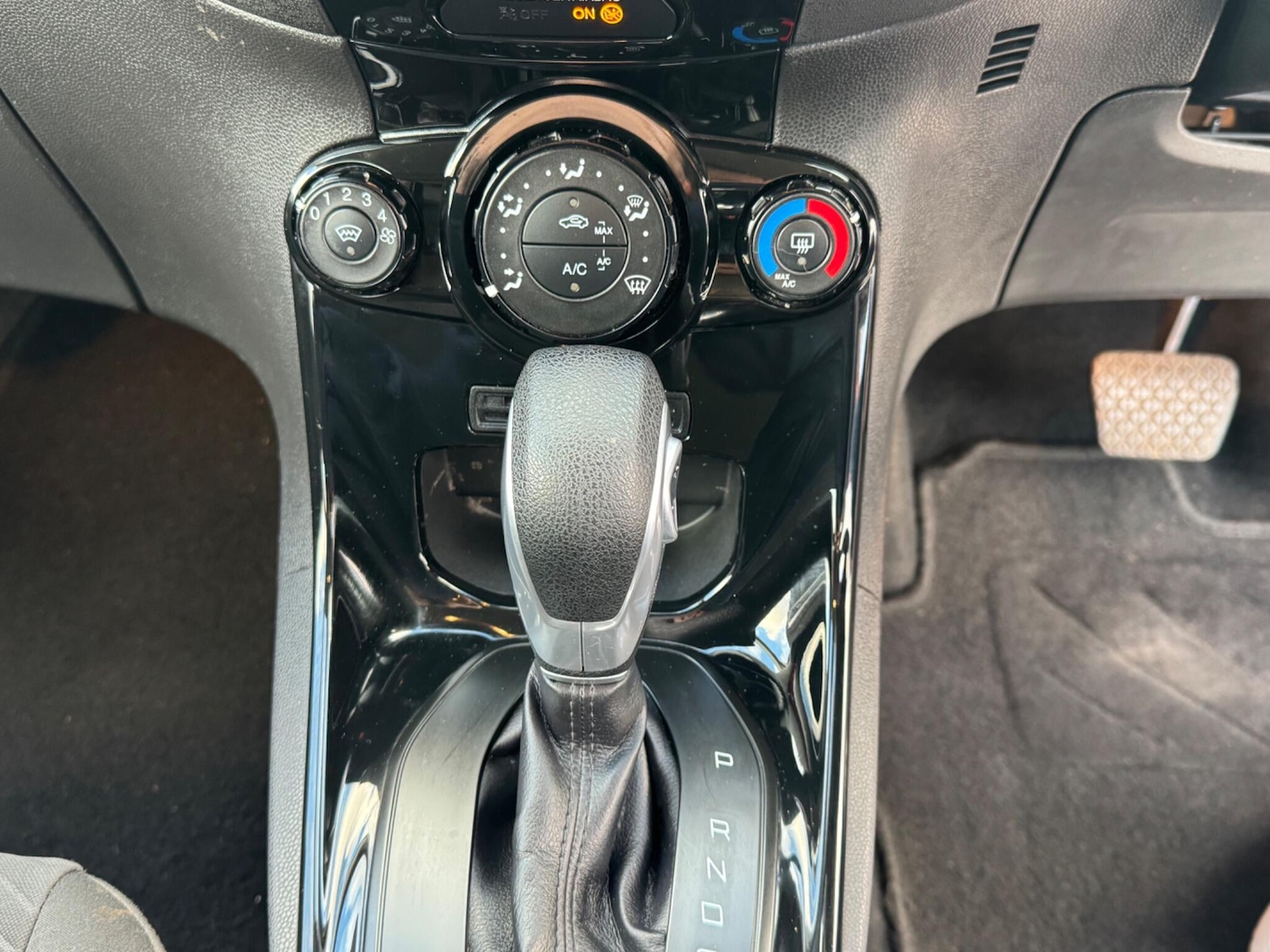 Used Ford Fiesta 2015 for sale - 76399075: Photo 24