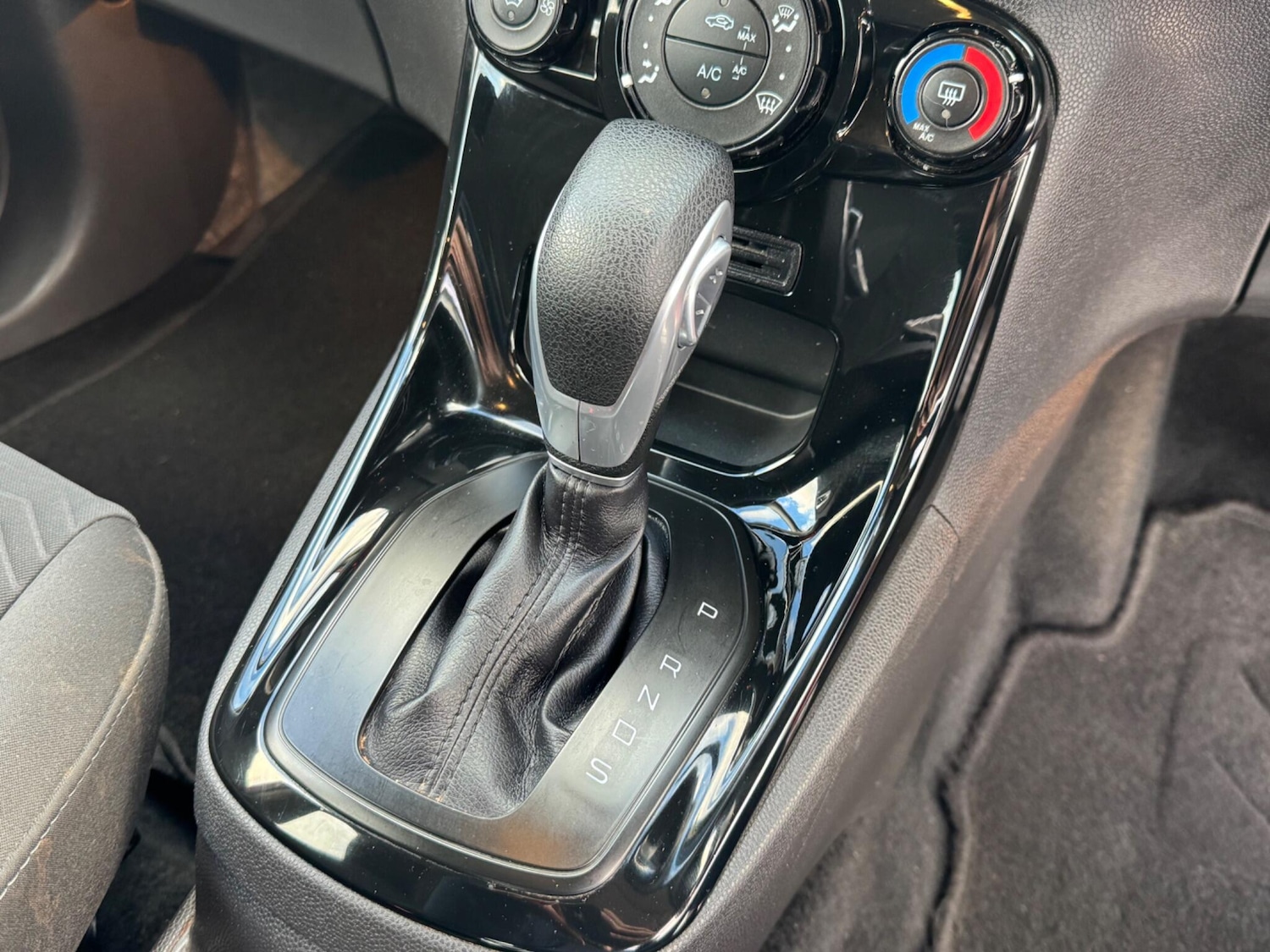 Used Ford Fiesta 2015 for sale - 76399075: Photo 25