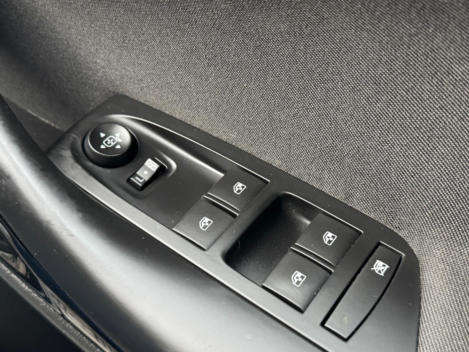 Used Vauxhall Astra 2017 for sale - 77029254: Photo 30