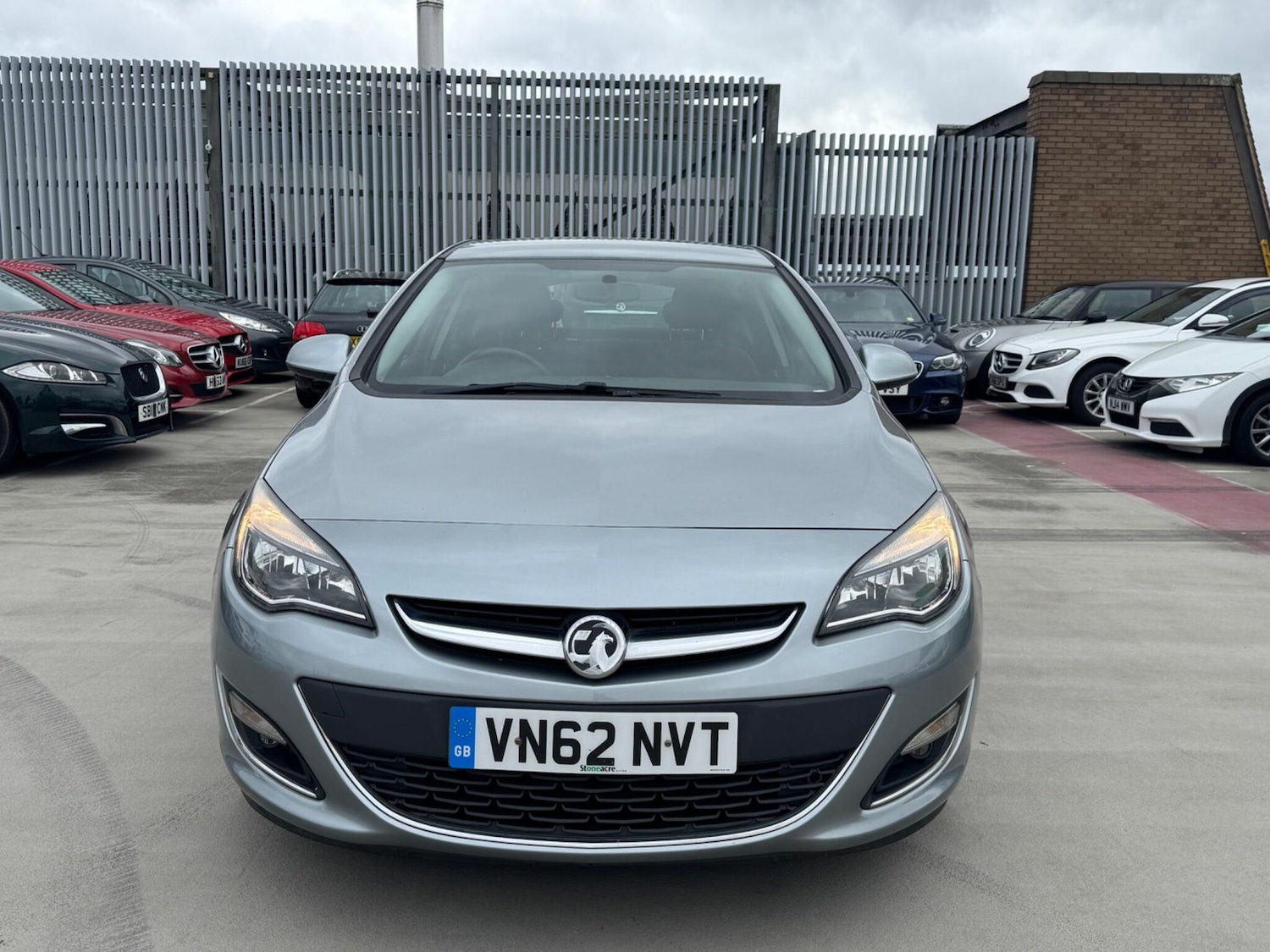Used Vauxhall Astra 2012 for sale - 77695697: Photo 2