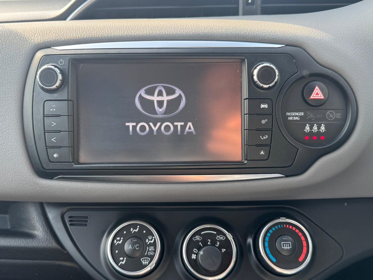 Used Toyota Yaris 2014 for sale - 77838787: Photo 27