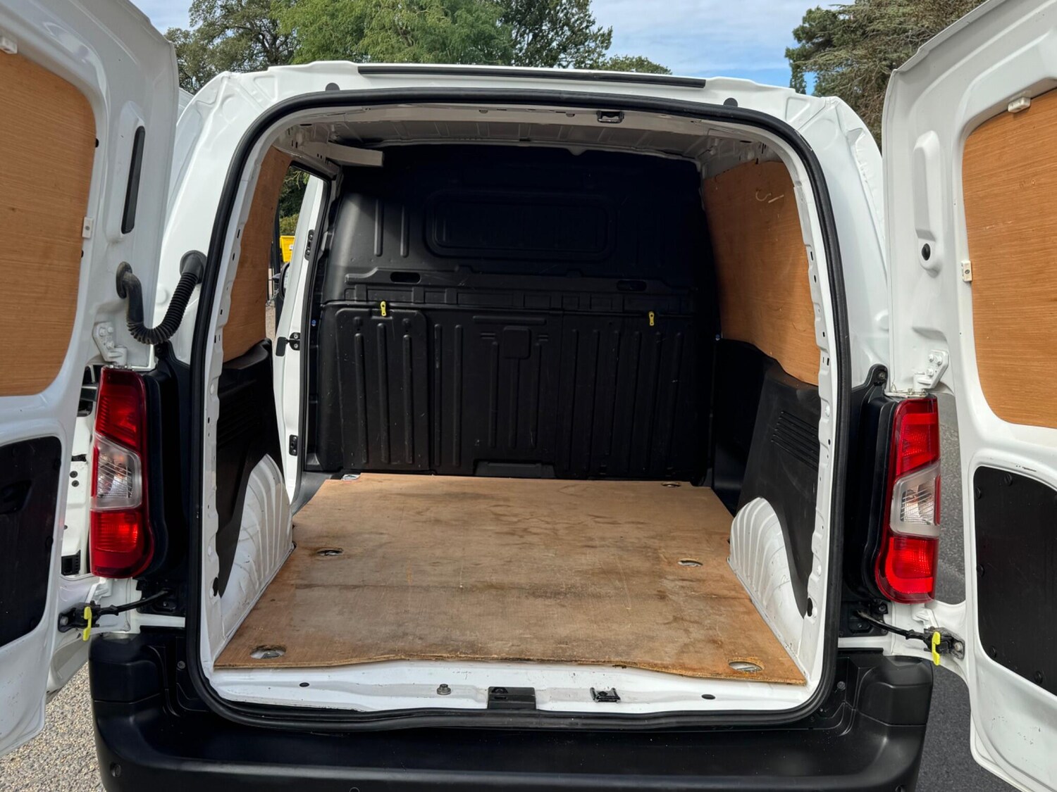 Used Peugeot Partner 2021 for sale - 76137396: Photo 17