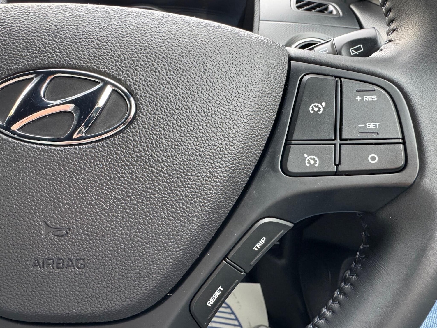 Used Hyundai i10 2018 for sale - 76953156: Photo 31