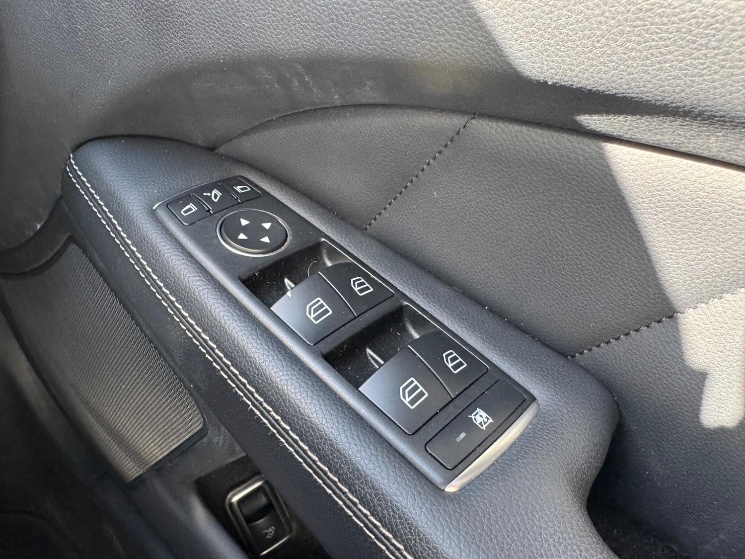 Used Mercedes-Benz CLS for sale - 77957878: Photo 29