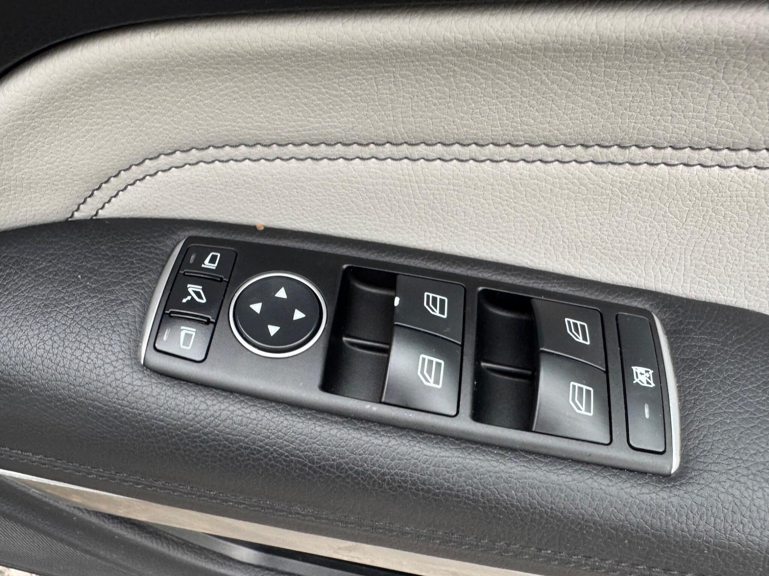 Used Mercedes-Benz E Class 2013 for sale - 77191228: Photo 27