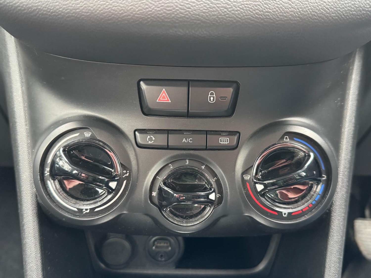 Used Peugeot 208 2012 for sale - 77626097: Photo 27