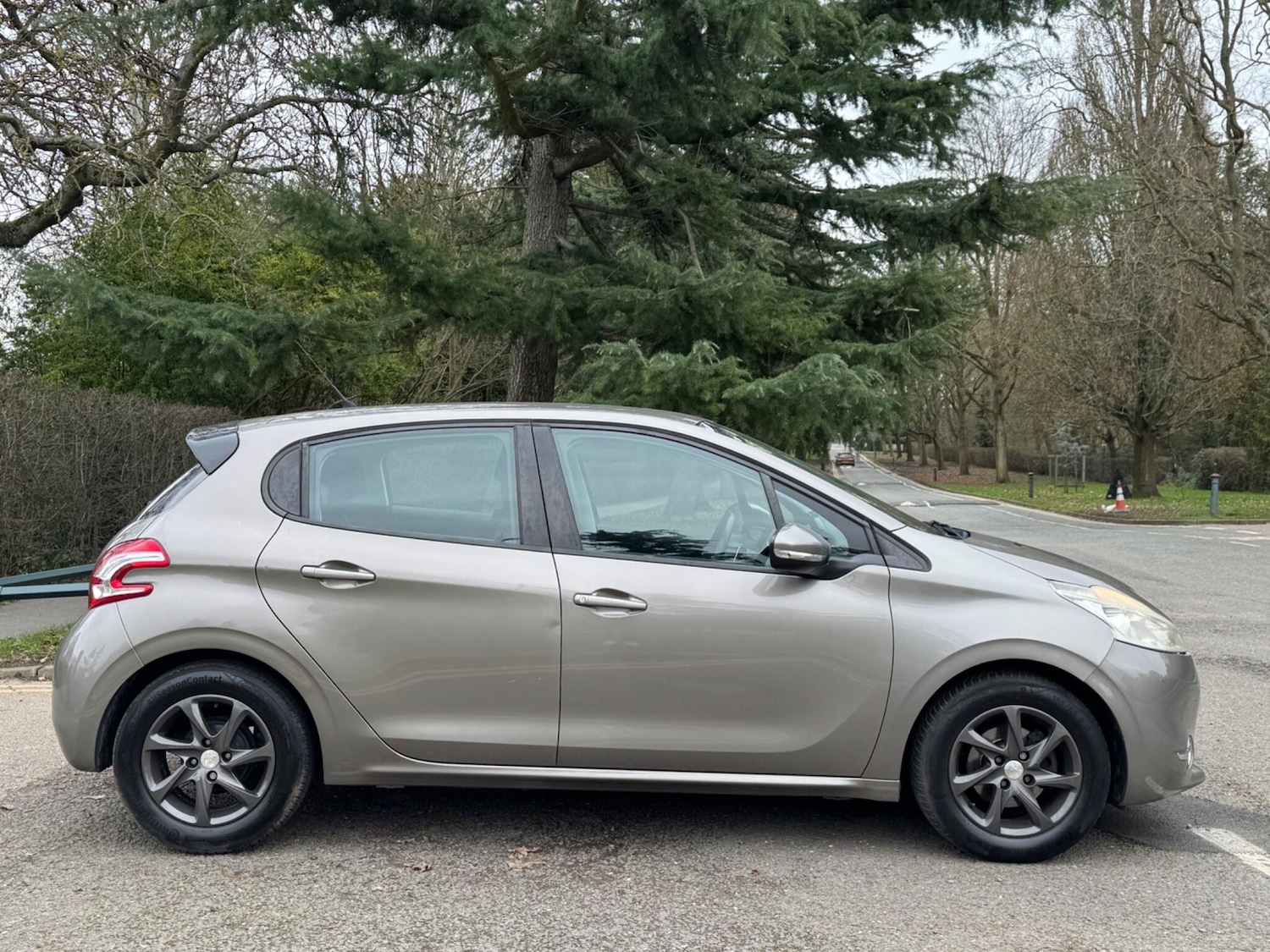 Used Peugeot 208 2012 for sale - 77626097: Photo 8
