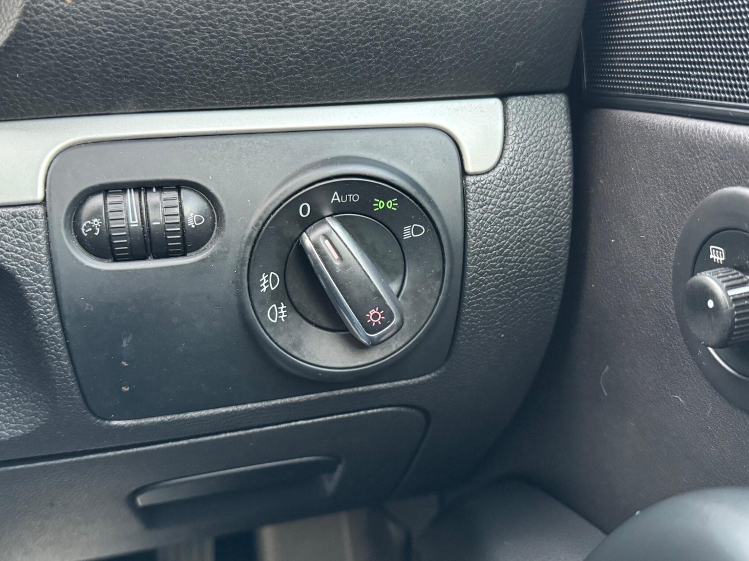 Used Volkswagen Scirocco 2009 for sale - 77130888: Photo 24