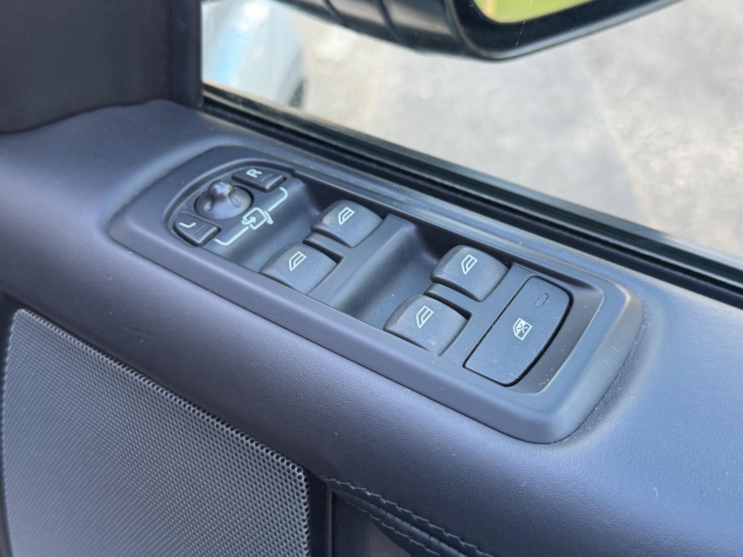 Used Land Rover Discovery 2016 for sale - 77097954: Photo 32