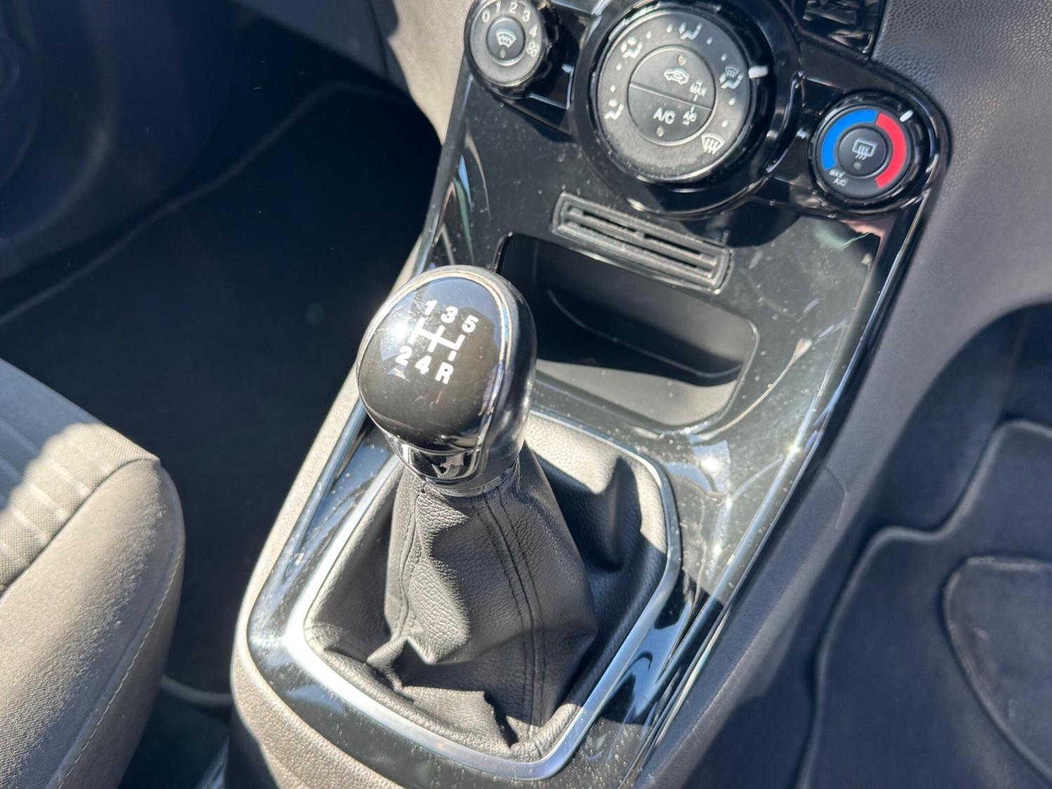 Used Ford Fiesta 2015 for sale - 78047205: Photo 24