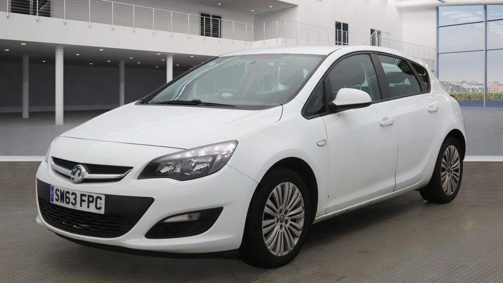 Used Vauxhall Astra 2013 for sale - 78175883: Photo 2