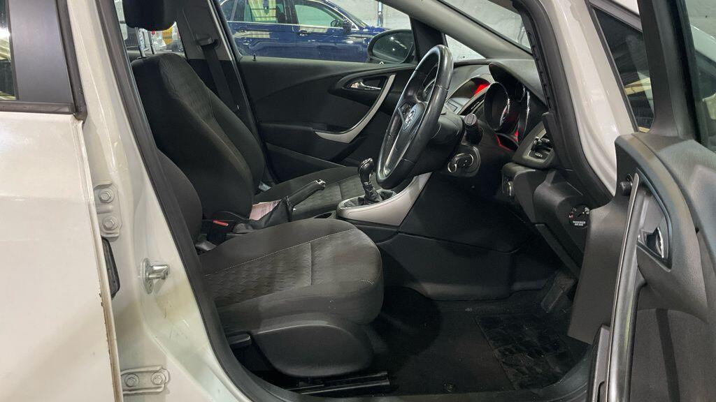 Used Vauxhall Astra 2013 for sale - 78175883: Photo 9