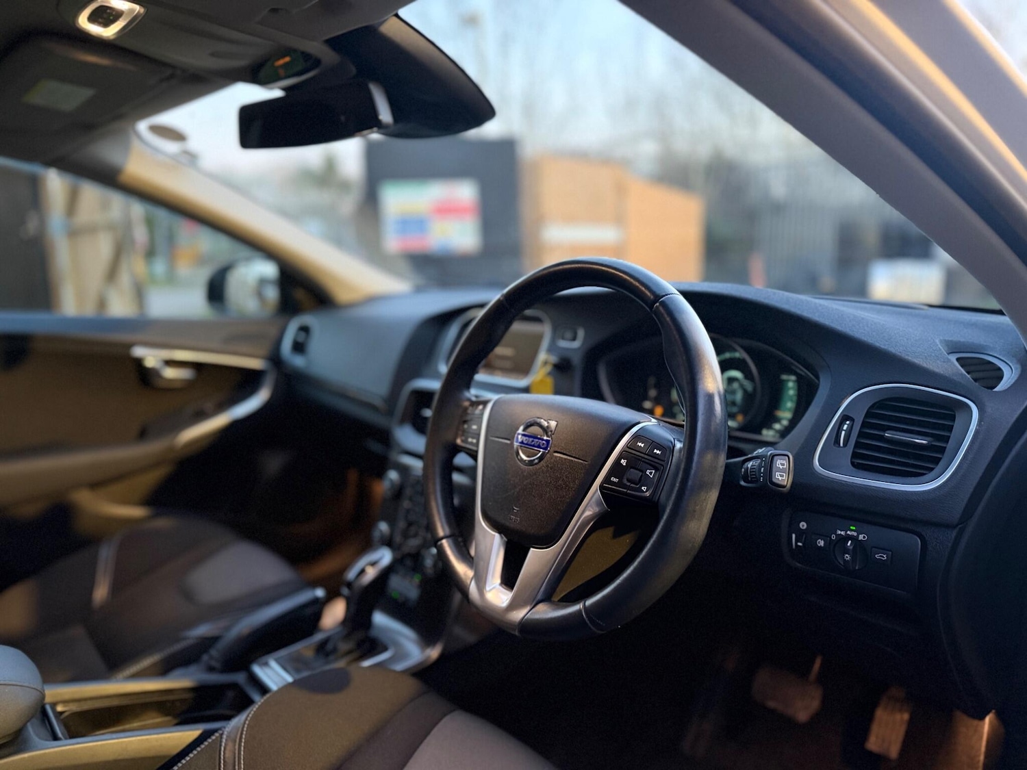 Used Volvo V40 2025 for sale - 78175915: Photo 3