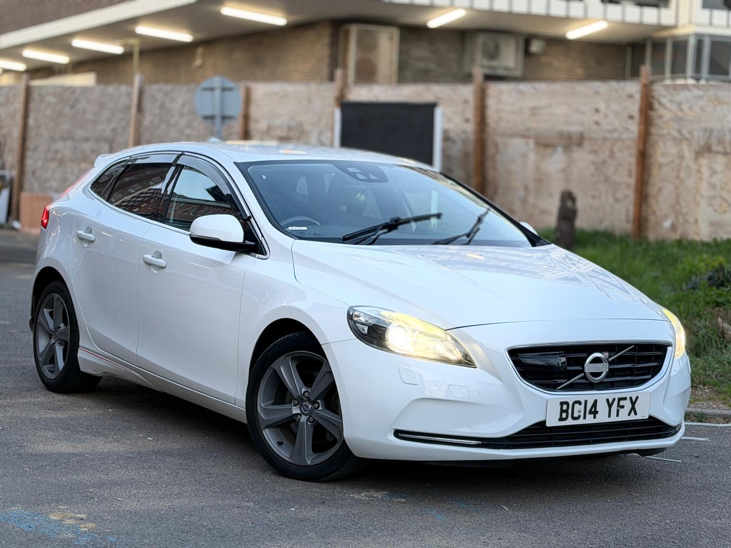 Used Volvo V40 2025 for sale - 78175915: Photo 4
