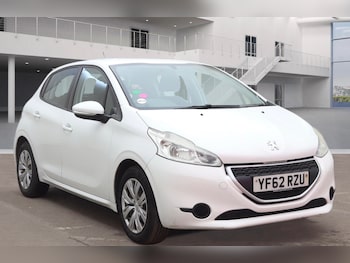 Used Peugeot 208 2013 for sale - 77802881: Photo