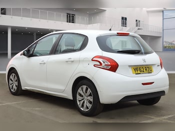 Used Peugeot 208 2013 for sale - 77802881: Photo