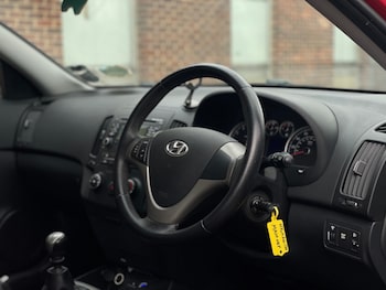 Used Hyundai i30 2010 for sale - 77802865: Photo