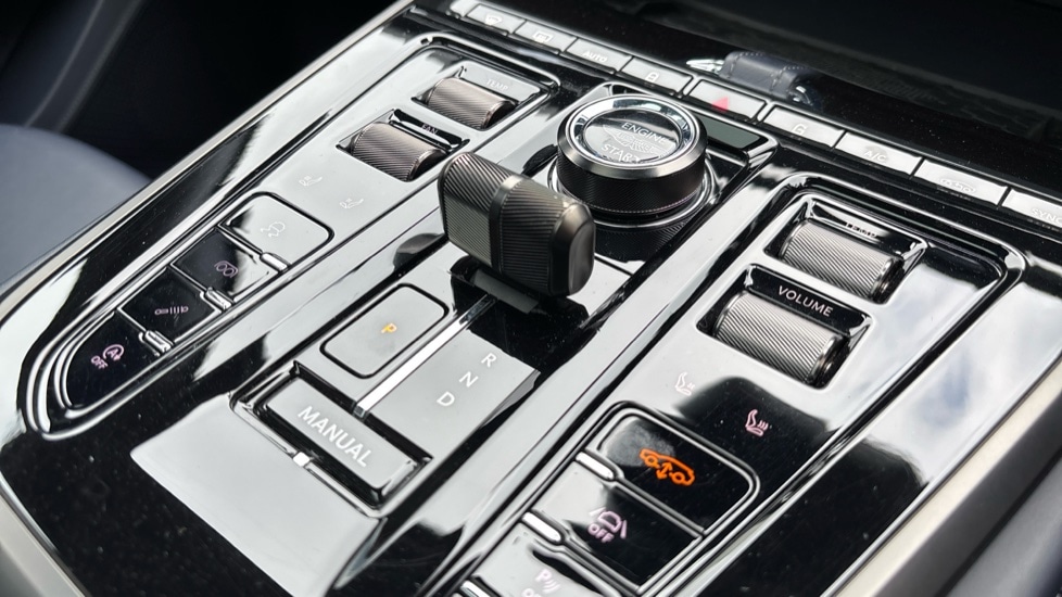 Used Aston Martin DBX 2024 for sale - 76067118: Photo 32