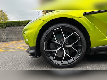 Used Aston Martin DBX 2024 for sale - 76067118: Photo