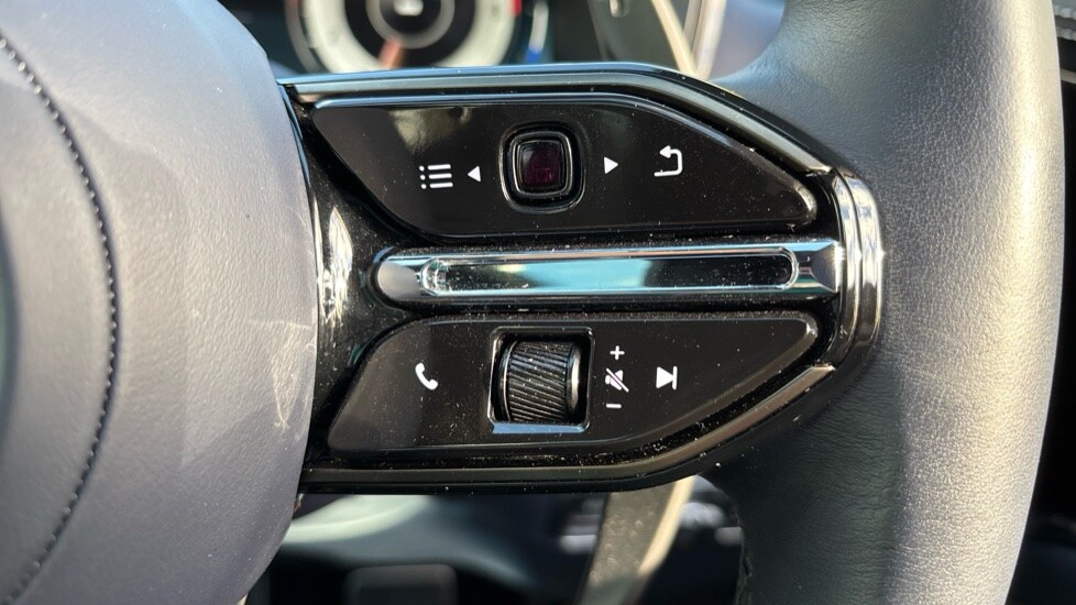 Used Aston Martin DBX 2024 for sale - 76067069: Photo 27