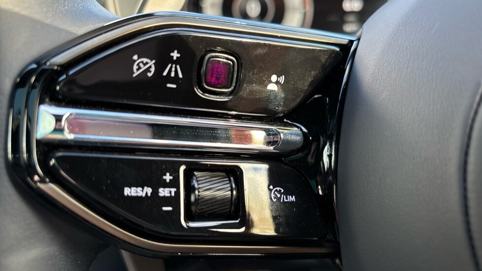 Used Aston Martin DBX 2024 for sale - 76067069: Photo 28