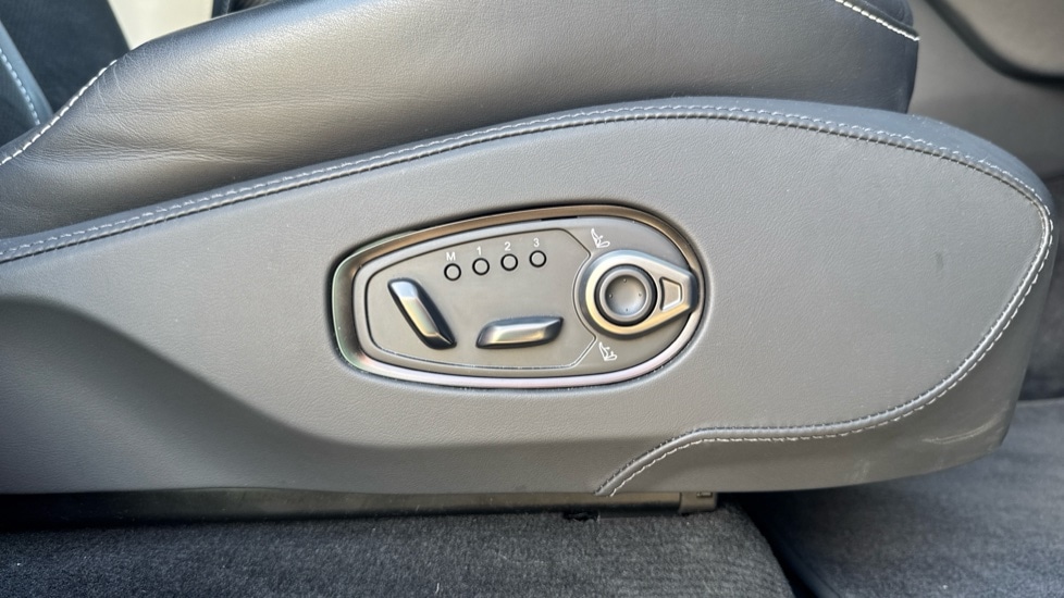 Used Aston Martin DBX 2022 for sale - 76466454: Photo 35