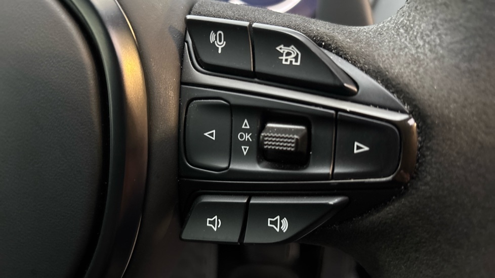 Used Aston Martin DBX 2023 for sale - 76015106: Photo 27