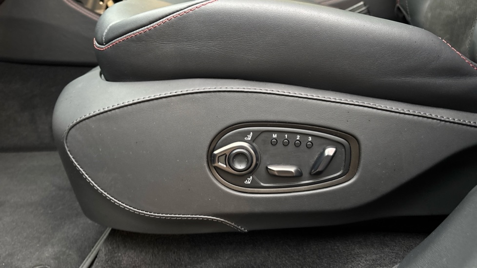 Used Aston Martin DBX 2023 for sale - 76015106: Photo 37