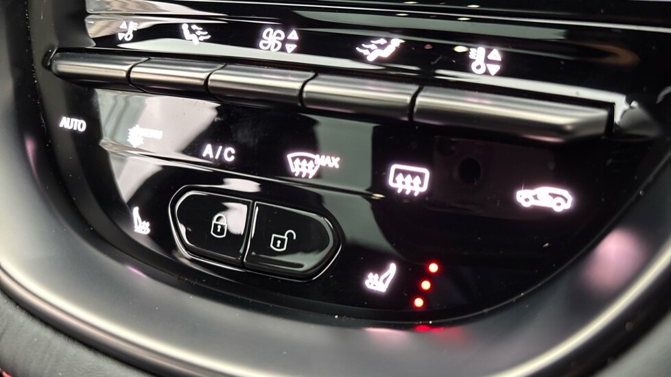 Used Aston Martin DBX 2023 for sale - 76015106: Photo 39