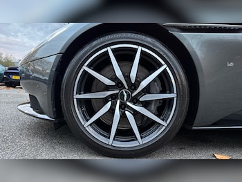 Used Aston Martin DB11 2017 for sale - 76475070: Photo