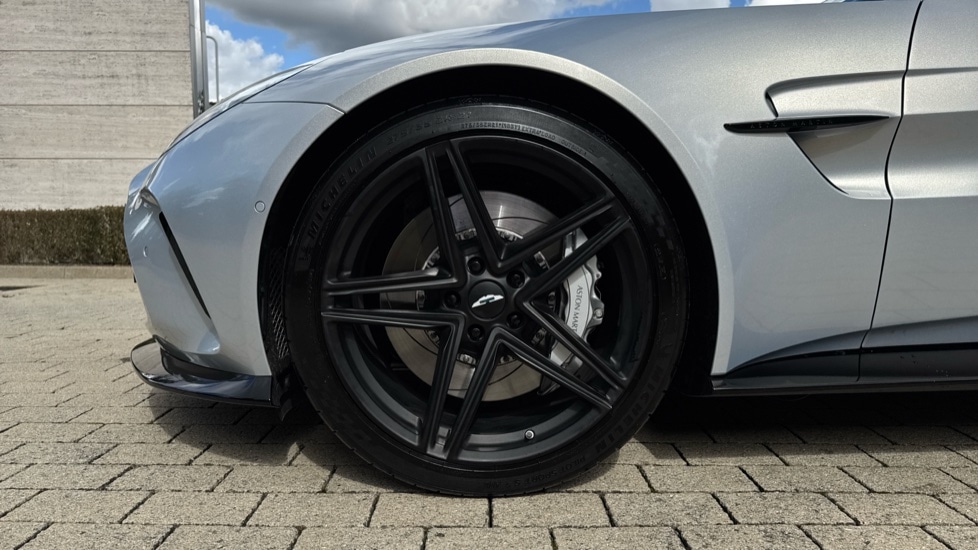 Used Aston Martin Vantage 2025 for sale - 75742762: Photo 4