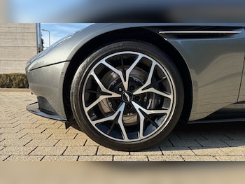 Used Aston Martin DB11 2018 for sale - 75451835: Photo