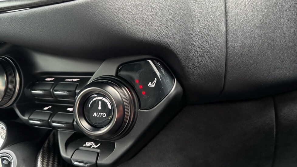 Used Aston Martin Vantage 2024 for sale - 76203881: Photo 38