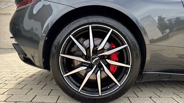 Used Aston Martin DB11 2017 for sale - 75391938: Photo 24