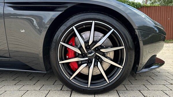 Used Aston Martin DB11 2017 for sale - 75391938: Photo 25