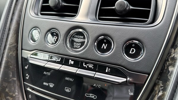 Used Aston Martin DB11 2017 for sale - 75391938: Photo 32