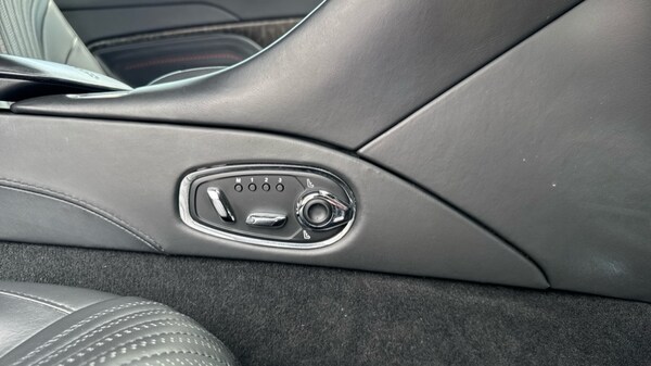 Used Aston Martin DB11 2017 for sale - 75391938: Photo 35