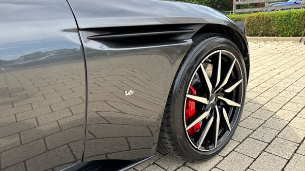 Used Aston Martin DB11 2017 for sale - 75391938: Photo 9
