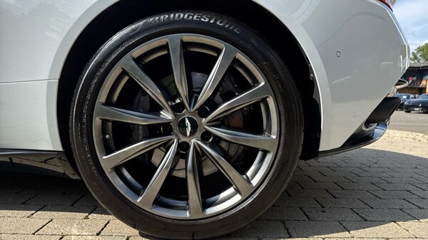 Used Aston Martin DB11 2021 for sale - 75391589: Photo 23