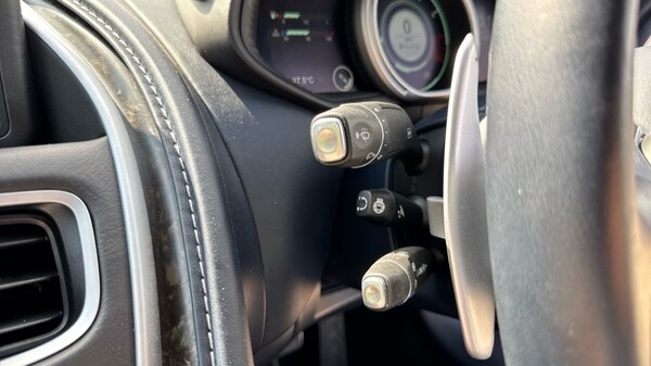 Used Aston Martin DB11 2021 for sale - 75391589: Photo 29