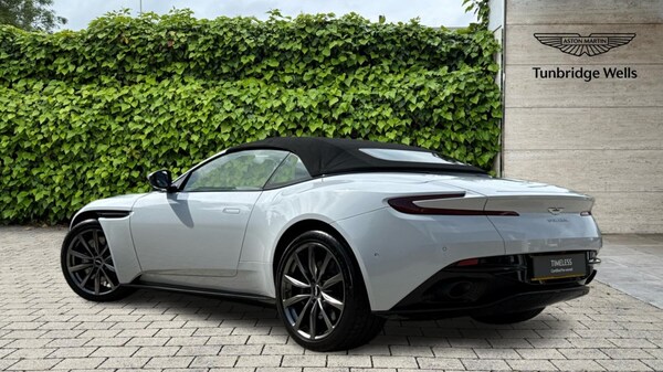 Used Aston Martin DB11 2021 for sale - 75391589: Photo 2
