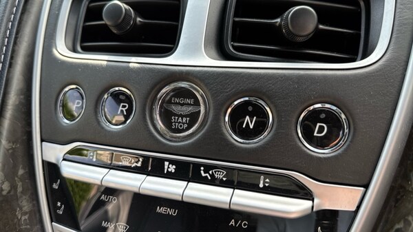 Used Aston Martin DB11 2021 for sale - 75391589: Photo 32